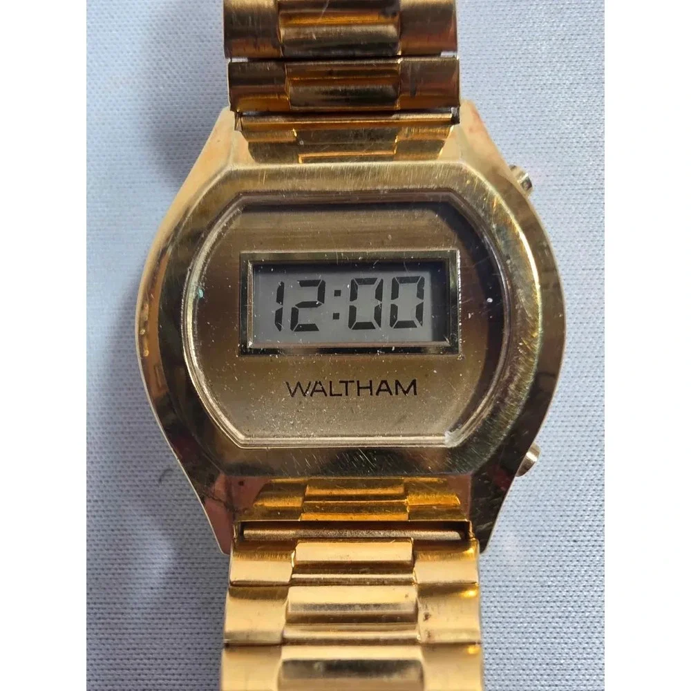Waltham Quartz Digital Square Gold Metal Bracelet - Running